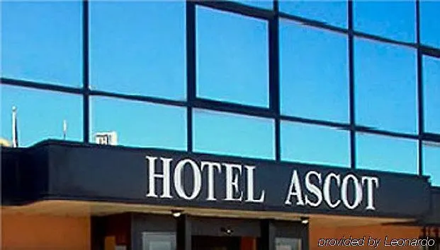 ホテル Ascot