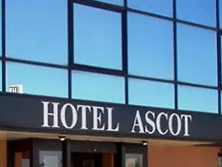Ascot ホテル 3*