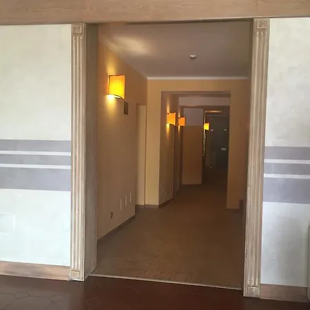 Ascot Hotel