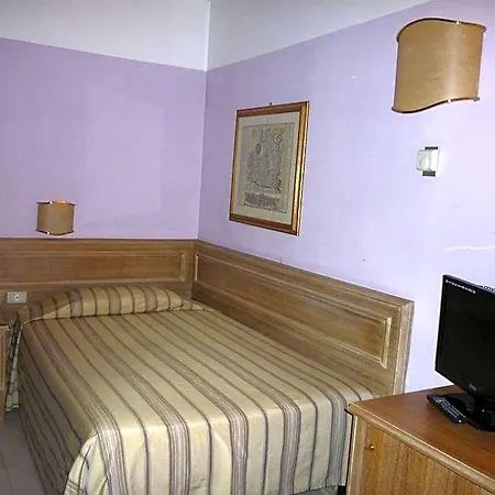 Ascot Hotel 3*